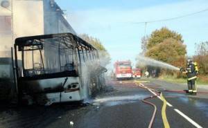 etagnac le bus de l us cognac prend feu les jeunes rugbymen 526562 536x330 - breves
