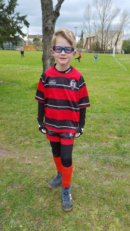 En avril 2016, Nathanaël avait pu reprendre la pratique du rugby grâce à des lunettes adaptées et la solidarité de son club à Cagnac (81) 