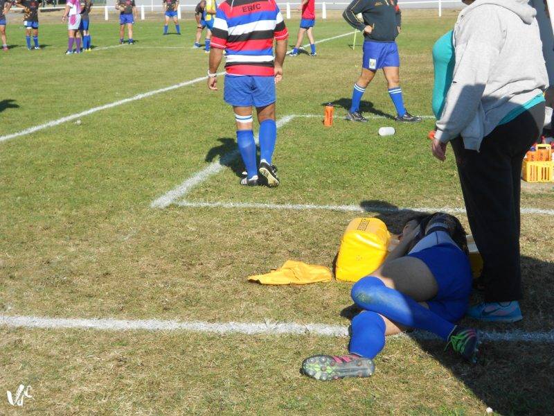 rcxv-tac_meme-blesse-da-costa-a-voulu-rester-au-bord-du-terrain-pour-voir-la-fin-de-match-crispante-en-attendant-les-pompiers-installe-sur-son-bouclier