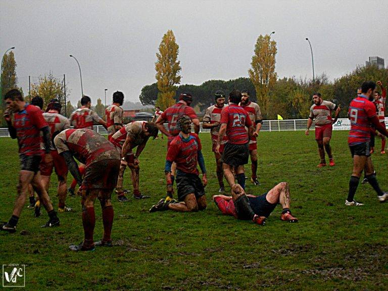 tuc usca apres le coup de sifflet final de ce match intense les deux equipes etaient au bout du rouleau - résultats