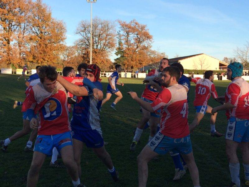 Autre exemple singulier : une chiffonnade entre Valence d'Albi et Vabre pour le derby du Tarn...