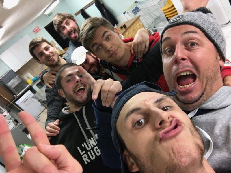 Selfie défaites selfie de fête Les temps sont durs mais ça va payer pour st orens