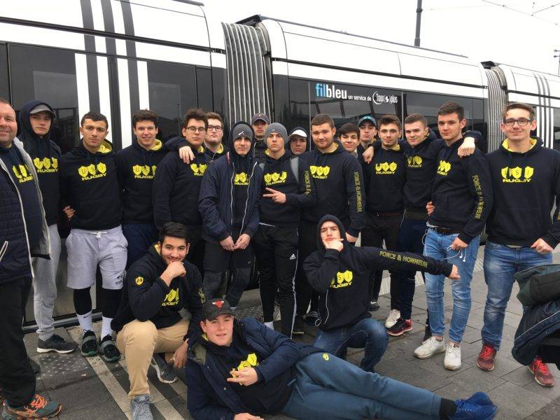 Déplacement éco citoyen pour notre équipe juniors de l’US Joué Lès Tours en ce jour de derby. Transport en tramway p