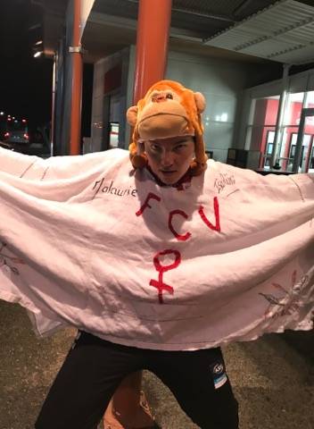 quand je me strappé par dessus le t shirt pour cause de point côte fcv