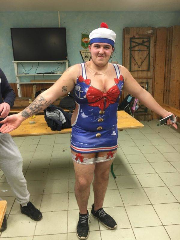 Cagolin du week end à labarthe qui a voulu rentrer au début du match de la réserve maillot à l’envers avec le numéro 3 devant lui