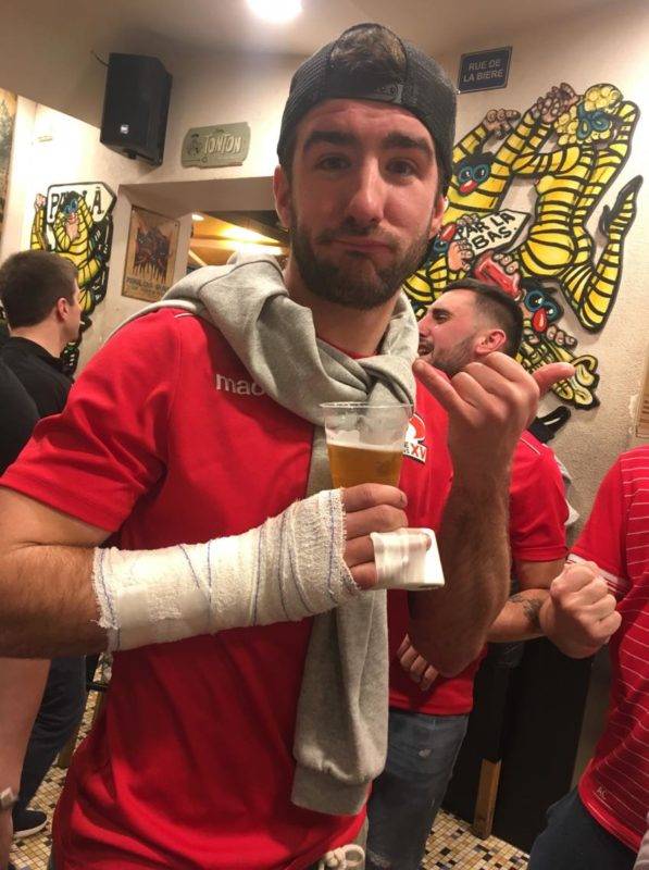 Kevin Dupont 9 de Saint Orens fracture de la main mais présent chez L’oncle pour fêter la victoire