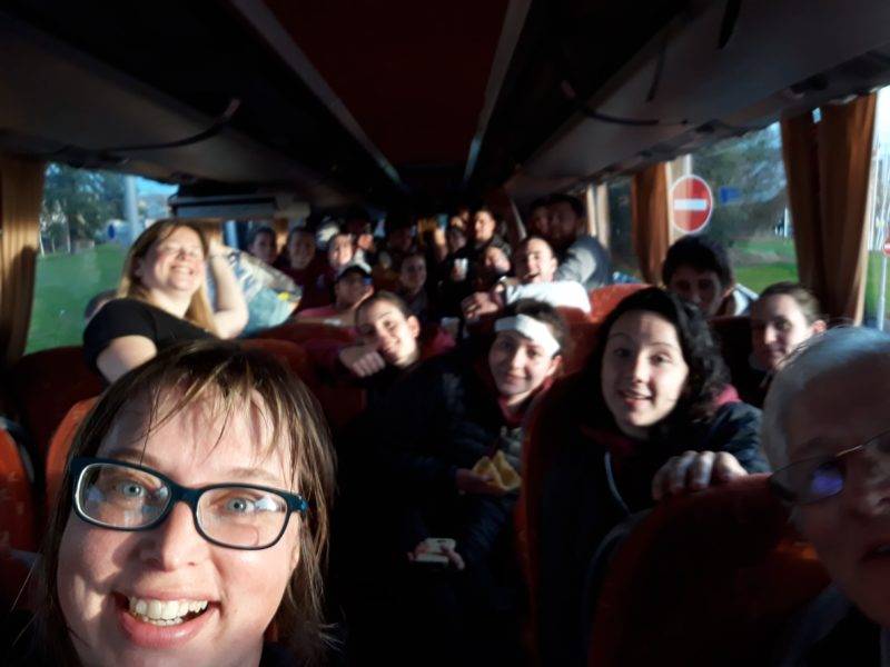 puy l'évêque plus de place dans le bus avec les garçons