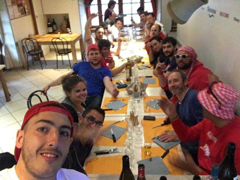 Parce que quand le rugby est fini, dans l'Aveyron, y a les phases finales de coupe d'Aveyron de football, et chez nous c'est la coupe suprême