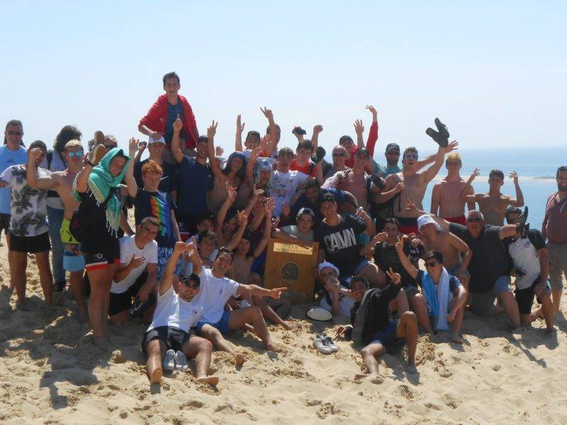 juniors avec les cadets sur la dune du Pyla avec le bouclier
