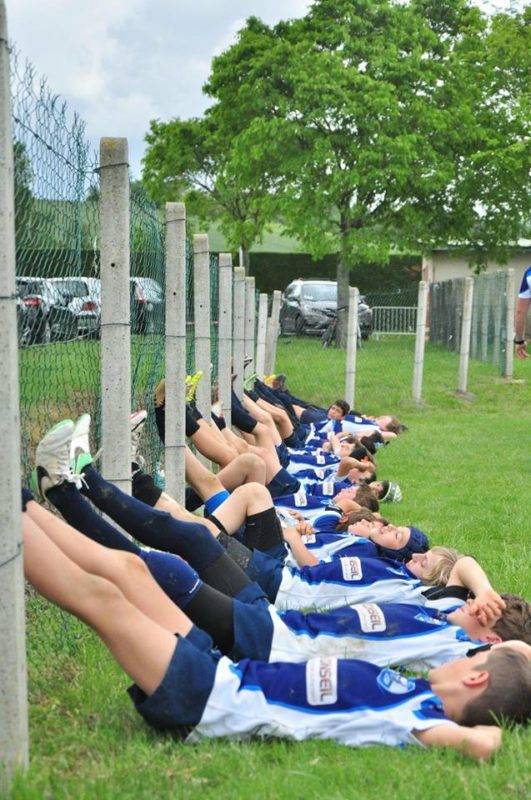 Les u12 de La Vallée du Girou en pleine récupération... ou en cours de contemplation des nuages