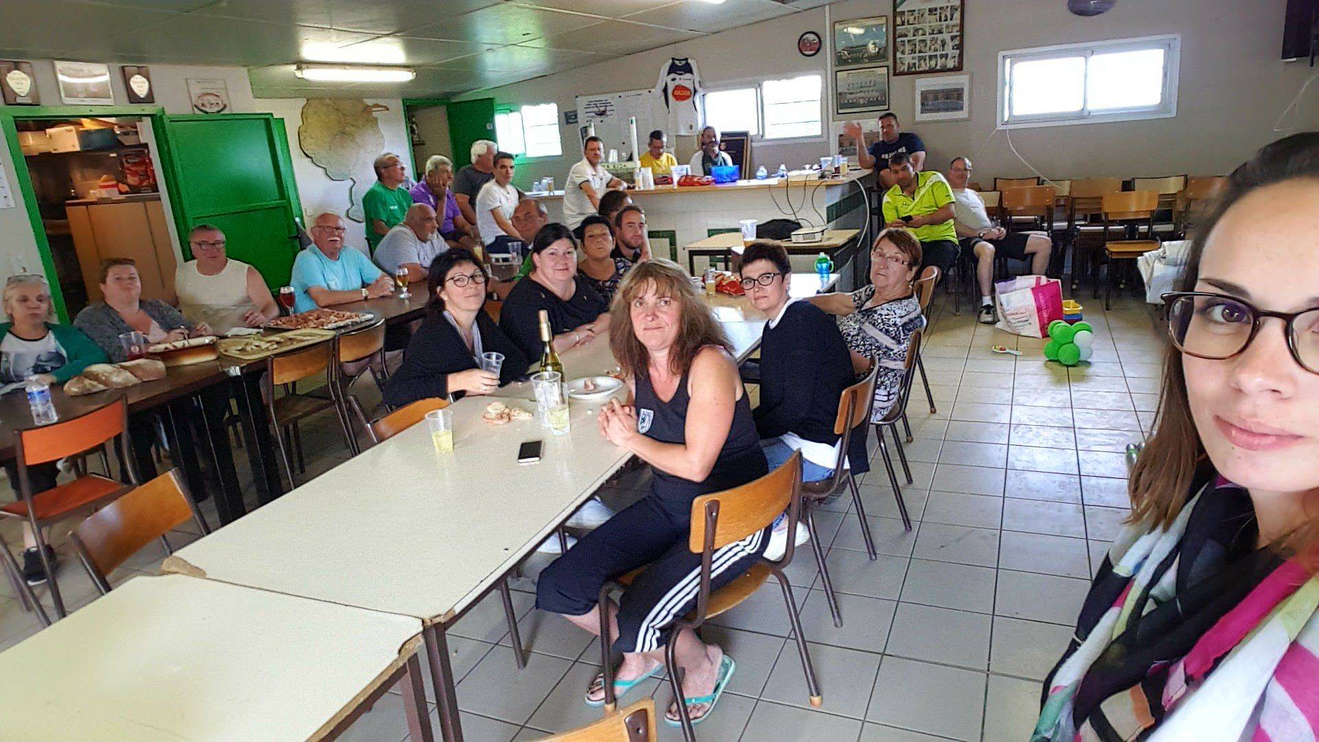 Repos Bien Merite Apres Cette Superbe Fete Des 50 Ans De L Aclb Rugby Amateur