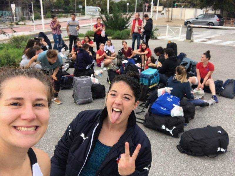 Petit selfie des féminines de Blagnac qui attendent le bus après une victoire 38 à 8 à Toulon en fédérale 2