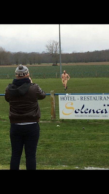 Victoire de Panjas 24 à 10 contre launaguet et défi perdu pour notre soigneur Yann donc petit tour dans le plus simple appareil