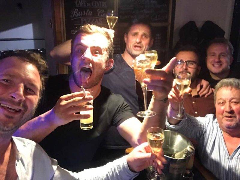 au café le Centre de Fleurance, il y avait comme un air de champagne