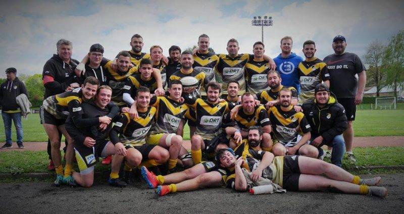 Photo de groupe à Bellac après la victoire rugby castets linxe
