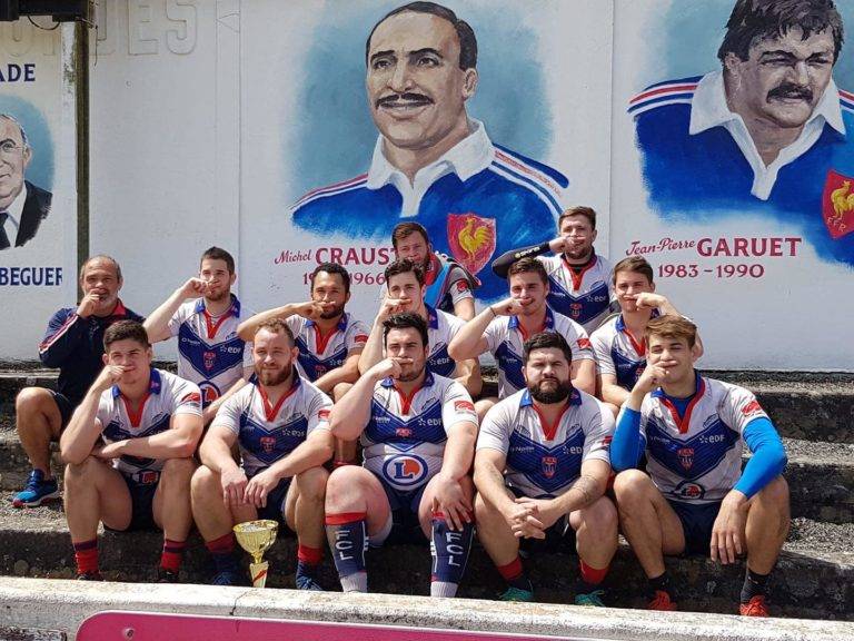 Vainqueurs du tournoi départemental de rugby à 7 hier à Beguere, les lourdais ont rendu hommage à Michel Crauste