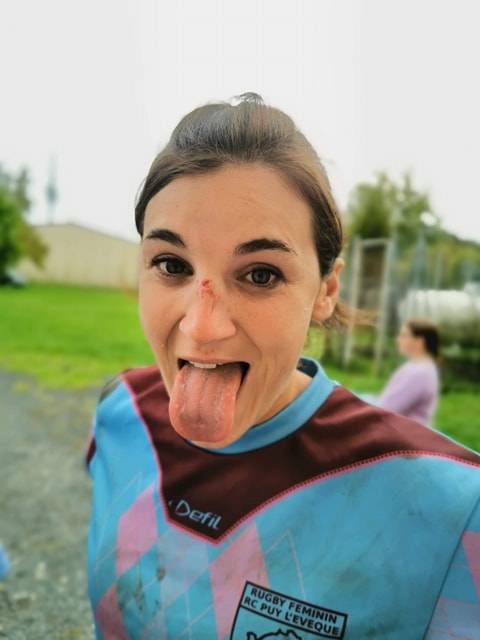 Justine puy l'évequecentre qui coffre tous les ballons et au lieu de faire une passe est allée faire un tete contre tete avec l ailiere d en face