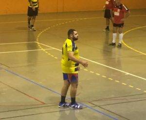 Insolite (vidéo) : suspendu au rugby, il joue son premier match de... handball