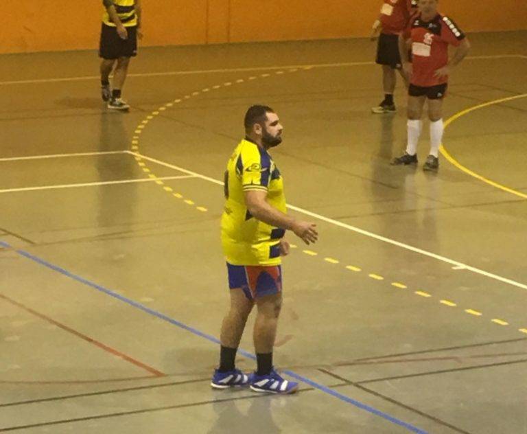 Insolite (vidéo) : suspendu au rugby, il joue son premier match de... handball