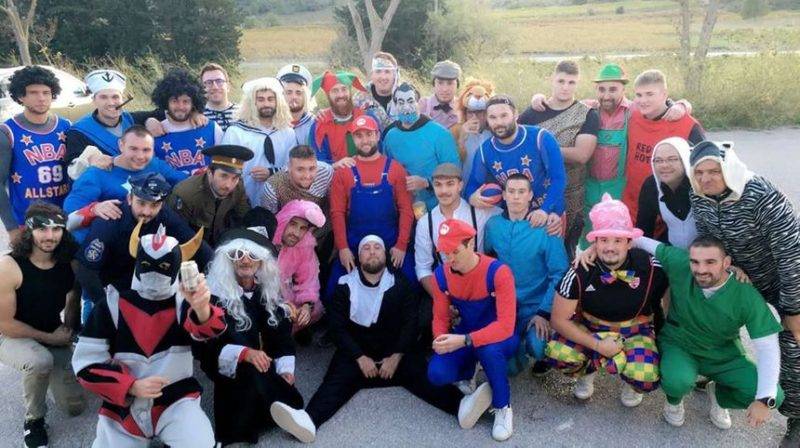 Un carton et des beaux déguisements pour les rugbymen de Maureillas (71 à 3 à Corbières)