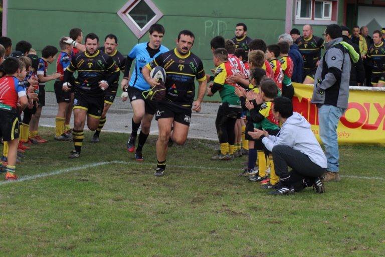 arize haie d'honneur par les jeunes de l'école de rugby
