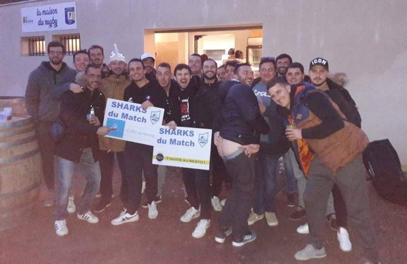 Malgré beaucoup d'absences, les SHARKS de la grande motte ont tenu tête aux favoris de la poule. Petite défaite 27 à 14 avec un essai à la dernière minute...