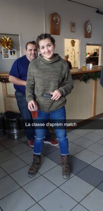 Sophie revient de la chasse juste avant le match et qui a oublier ses chaussure pour après le match rcpo