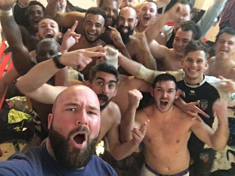Victoire de l’Union a Fronton Villemur 5 19 aux forceps seulement 18 joueurs entrés sur le terrain. Petit selfie bien mérité