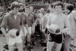 Match de la montée en Groupe B (actuel Pro D2) à Pamiers. Les deux capitaines, J.L. Vedel (USF) et Didier Merlos (SL)