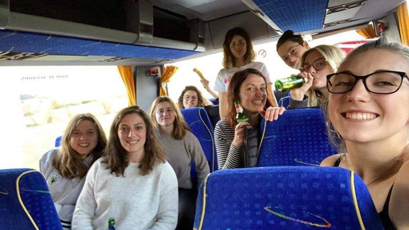 Défaite des feminines de L'avenir Massylvain contre Rassemblement Arièges 45 0. Mais sourires dans le bus pour le retour