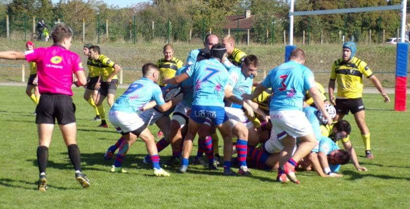 Ayude (9)éjecte le ballon à quelques encablures de la ligne des visiteurs: c'était le bon quart d'heure de Saint Jory - Bruguières.
