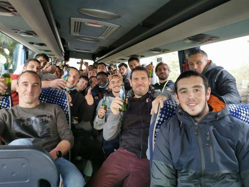 Selfie victoire des 2 équipes de L'uslectoure à lauzerte