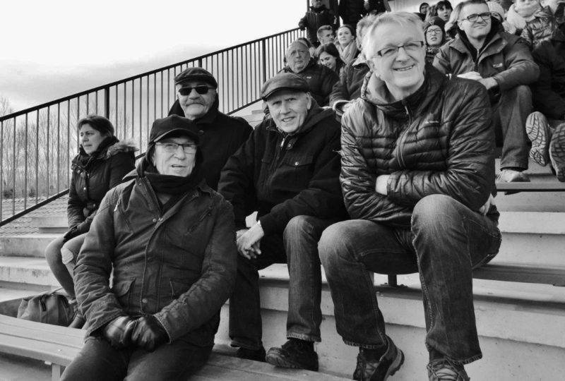 Louis Monié avec Jean Louis Delbosc, André Carbonnel, Régis Rossi, anciens coéquipiers au RC Mirepoix, dans les tribunes de Mirepoix