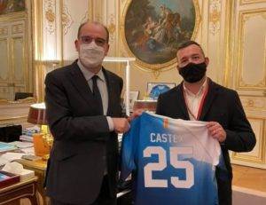 Un honneur detre recu a Matignon et de remettre un Maillot Francais recycle a notre premier ministre Jean Castex. 665x800