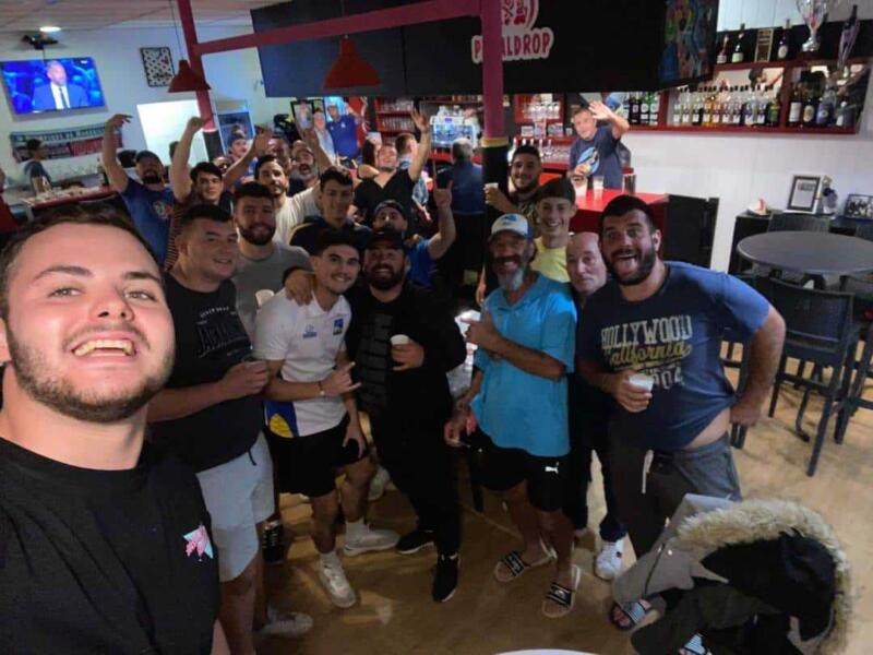 Selfie victoire murviel Thezan contre la tour du crieu