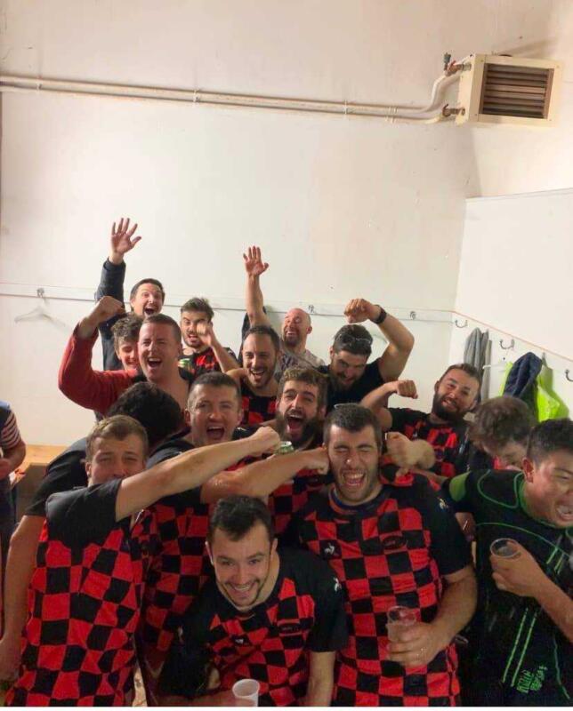 Selfie carton rouge pour notre 3ème ligne Castelnau bastide