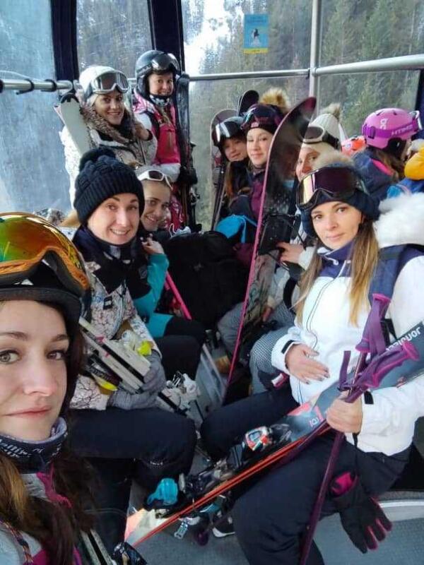 Les féminines du rugby club de St julien profitent de la trêve pour attaquer la saison de ski