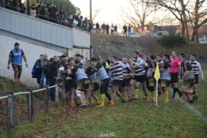 Les minutes qui ont suivi la fin de match ont été chaudes, avant que tout le monde ne redescende en pression pour aller à la buvette (crédit photo Jeremy VdC)