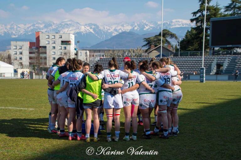 Malgré une saison difficile (comme ici face à Grenoble), Lons a décroché son maintien avec un succès contre les championnes d'Elite 2 (crédit Karine Valentin Photos)