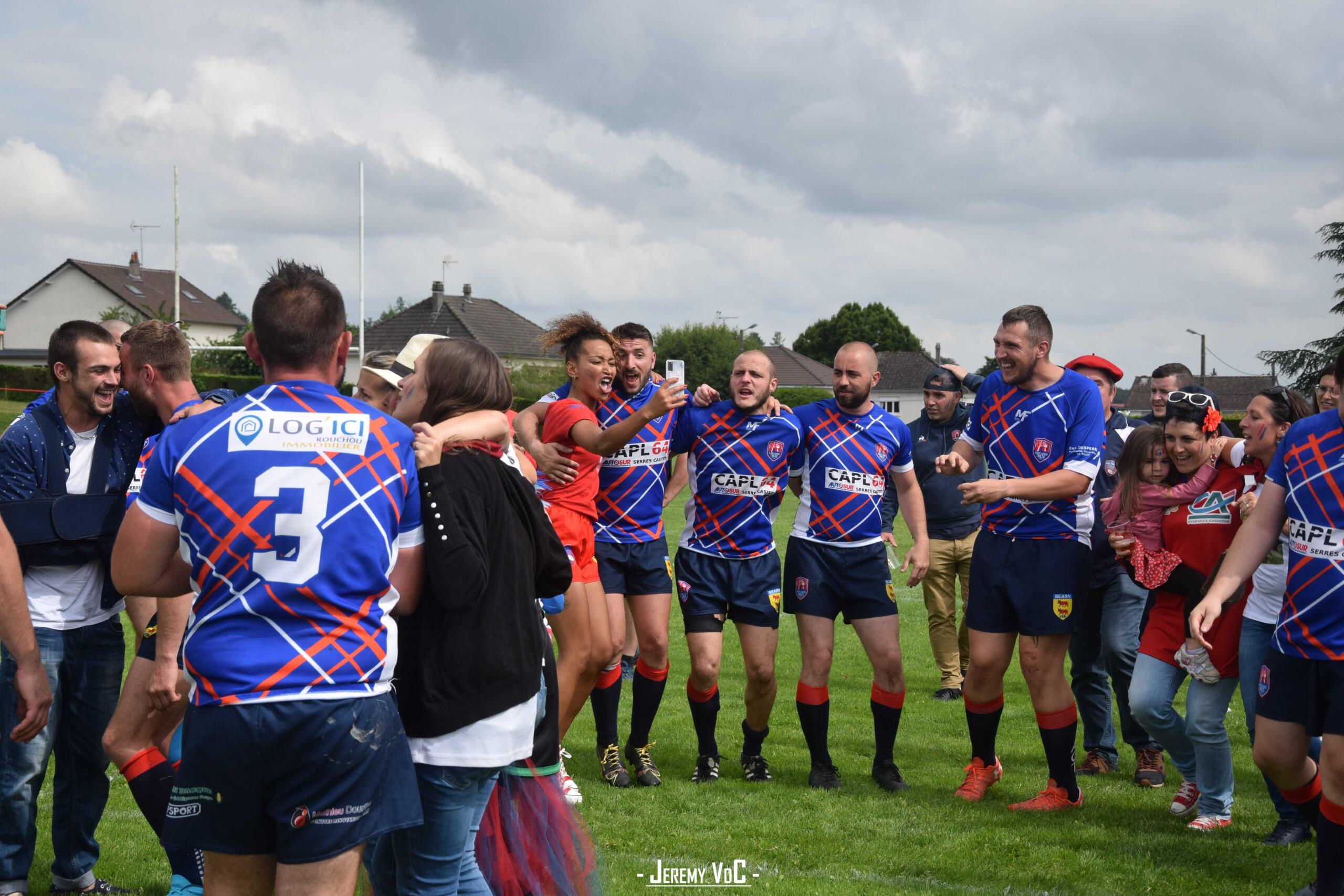 Les joueurs ont communié avec leur public après le coup de sifflet final (crédit photo Jeremy VdC)