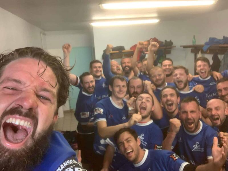 victoire des seniors du rugby club Villeneuve de Marc contre St amour Coligny régional 3 ligue Auvergne Rhône Alpes impossible n'est pas Villeneuvois