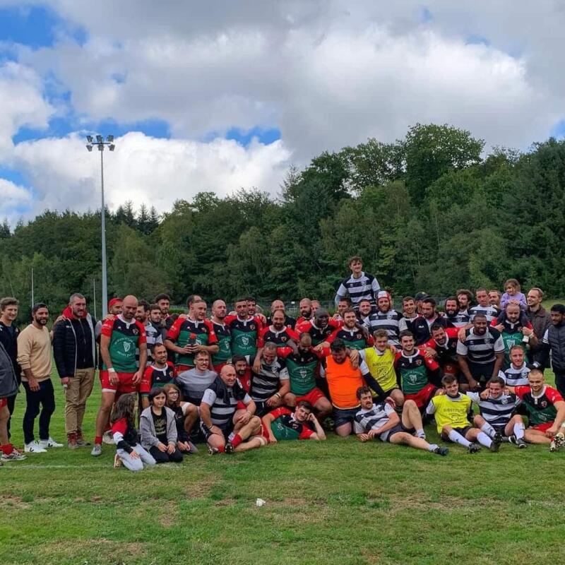 belle ambiance entre le XV des Feuillardiers et le RC L'Aurence Limoges après leur duel remporté par les Limougeauds