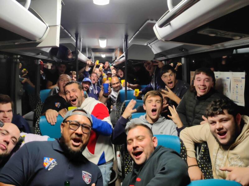 Défaite à l'extérieur mais selfie quand même dans le bus pour l'UALR RUGBY pour un cours de 3eme mi temps accéléré pour les U19 présents par les séniors