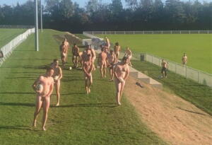 Calendrier : les Dieux de la rigolade au dessus de la "Mayenne"