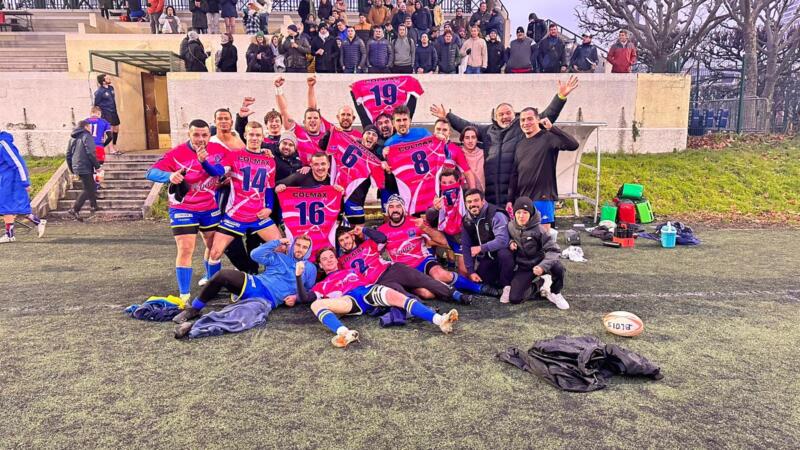 victoire de blois à extérieure en 1ere sur le terrain de l'USO Massif Central Paris avec leur 2e jeu de maillots roses et la réserve au 2ème plan