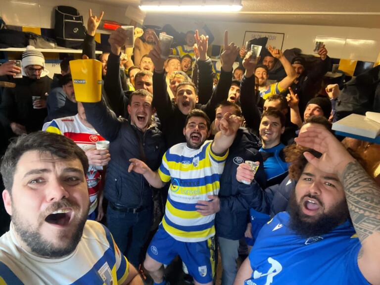 Selfie L'équipe Première de l'entente Salon/Uzerche a gagné contre Limoges 27-14, comme quoi ça change tout un terrain champêtre !