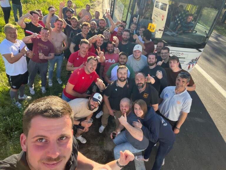 Quand deux équipes se rencontrent sur le bord de la route Union atletique issigeacoise et Racing Club Queyrannais