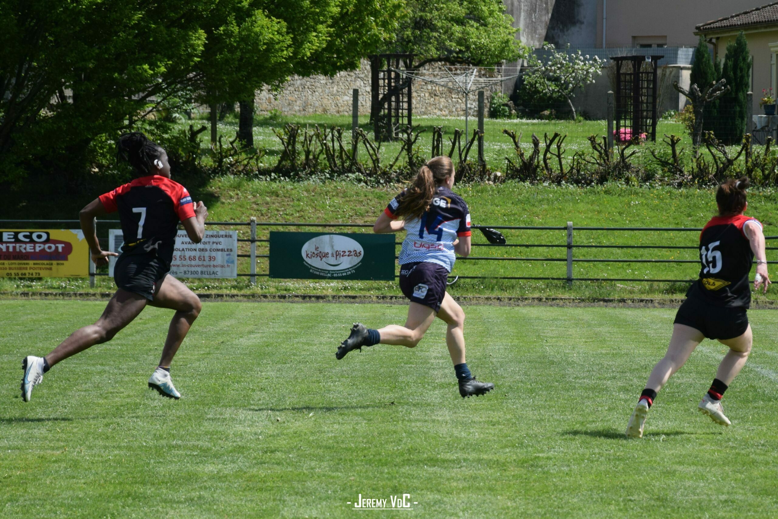 L'ailière de Blagnac s'en va marquer le premier des septs essais haut-garonnais (crédit photo Jeremy VdC)