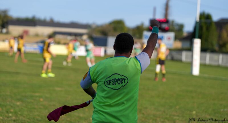 Arbitre touche