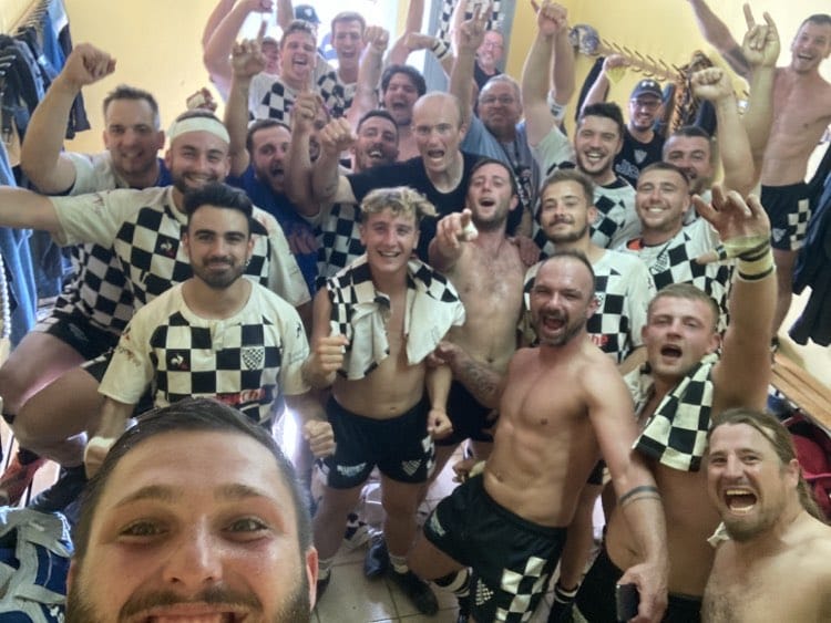 Selfie de victoire pour l'équipe seniors du CS Seurois qui arrive à prendre le bonus offensif dans le derby du Val de Saône chez le 1er de poule